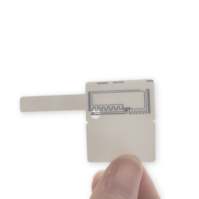 項目を本およびアーカイブを捜すことを見つけるための導かれた軽いRFID UHFの札