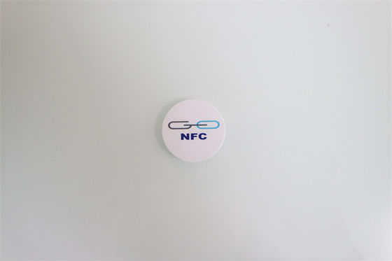 ISO 14443A CR80プラスチックNFC RFIDカード213 13.56mhz頻度